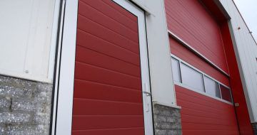 Industrietor passend zum Gebäude